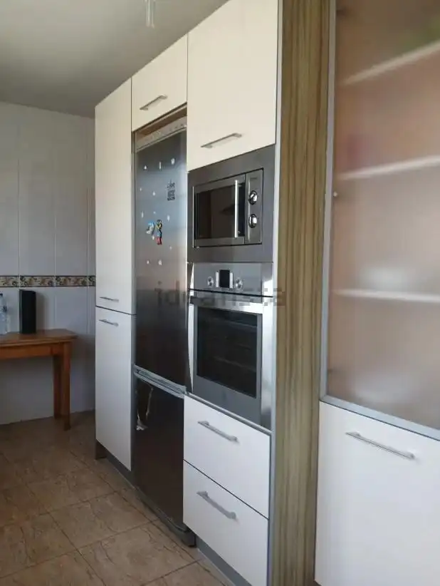 Cuina de Pis de lloguer en Almería amb Terrassa i Moblat