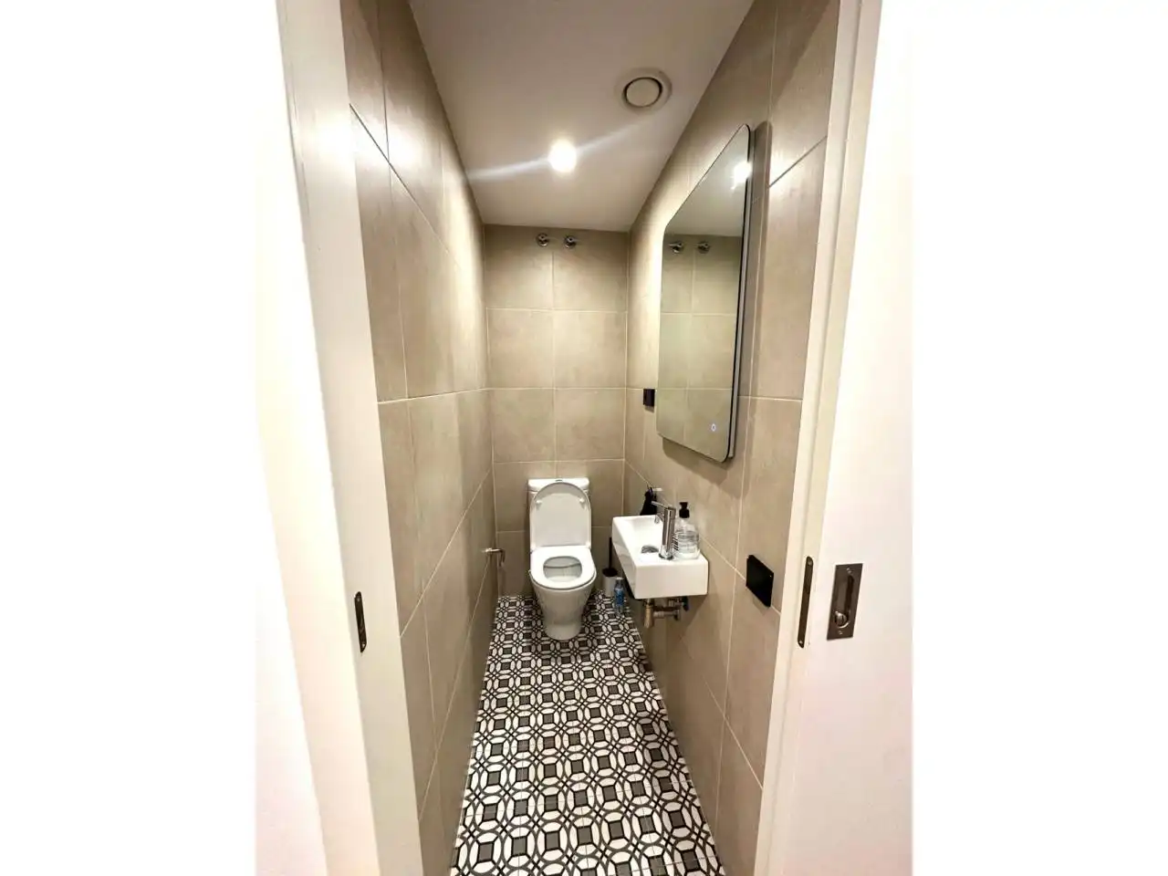 Bathroom of Flat for rent in Barcelona  with Air Conditioner, Heating and Parquet flooring