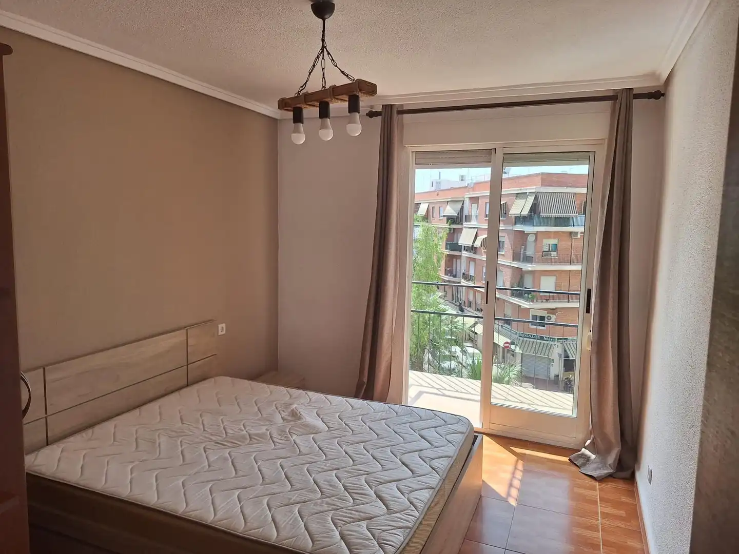 Schlafzimmer von Wohnung zur Miete in Elche / Elx mit Balkon