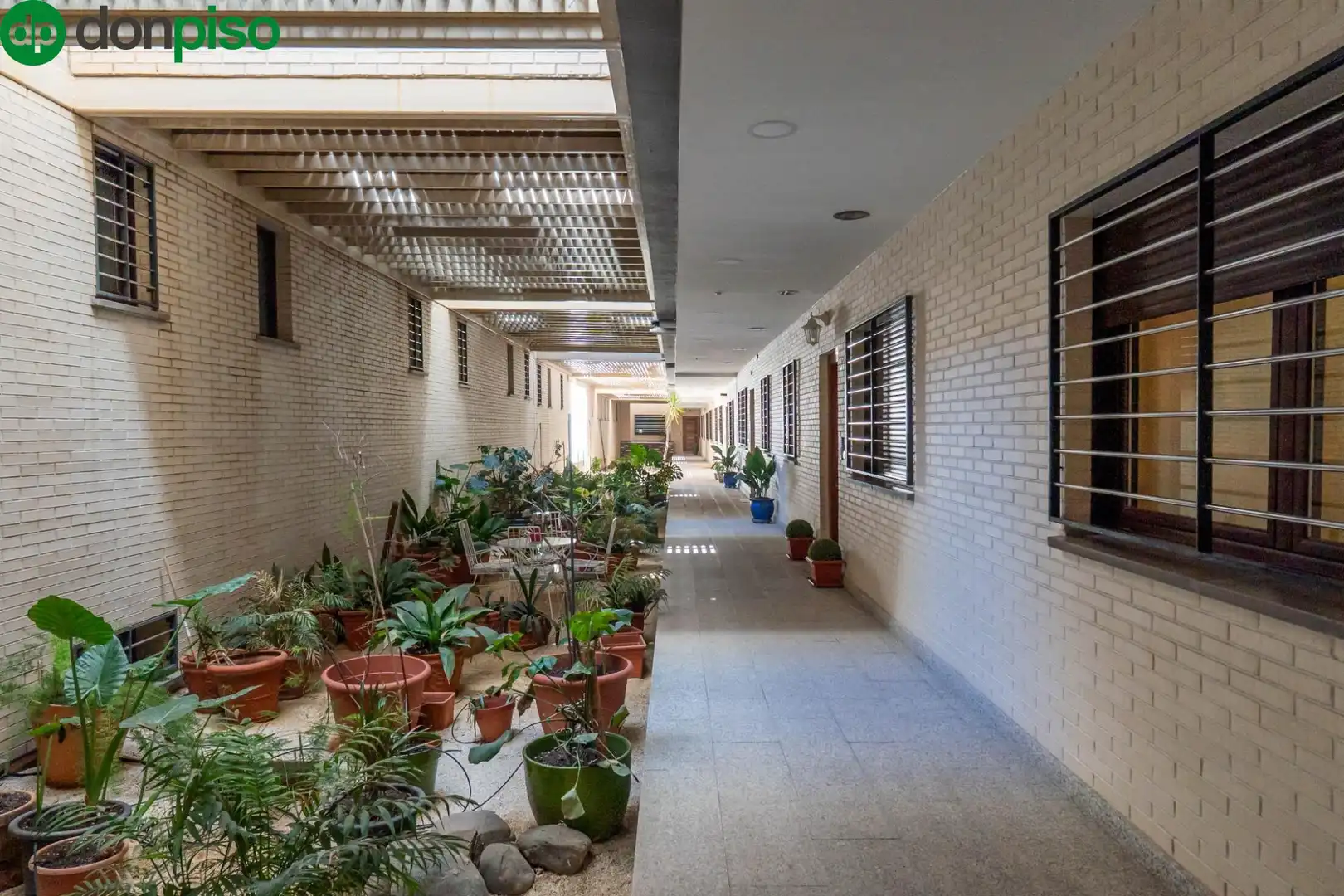 Einfamilien-Reihenhaus zum Verkauf in Granada mit Klimaanlage und Terrasse