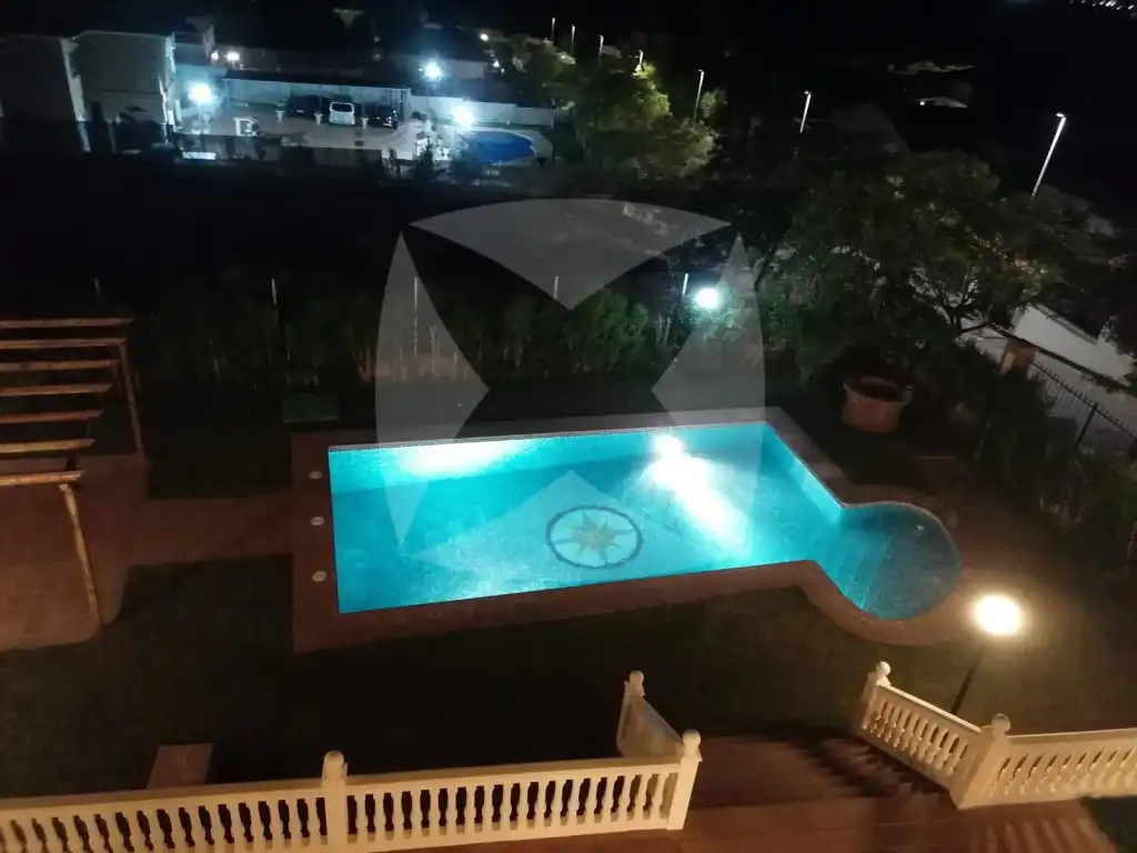 Piscina de Casa o xalet en venda en Badajoz amb Aire condicionat, Calefacció i Jardí privat