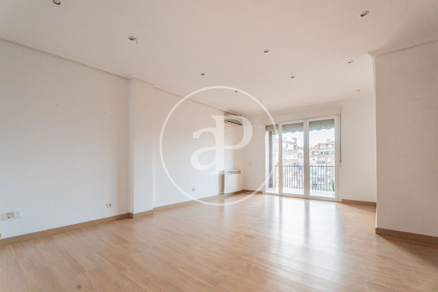 Living room of Flat for sale in  Madrid Capital  with Air Conditioner, Heating and Private garden