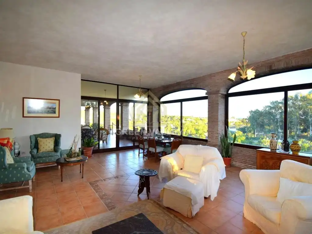 Sala de estar de Casa o chalet en venta en Rincón de la Victoria con Jardín privado, Terraza y Piscina