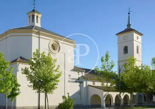 Vista exterior de Pis en venda en Majadahonda amb Calefacció, Jardí privat i Terrassa