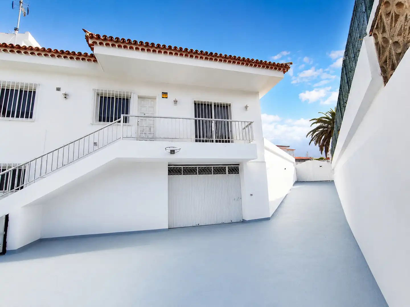 Vista exterior de Casa o xalet en venda en Los Realejos amb Jardí privat, Terrassa i Moblat