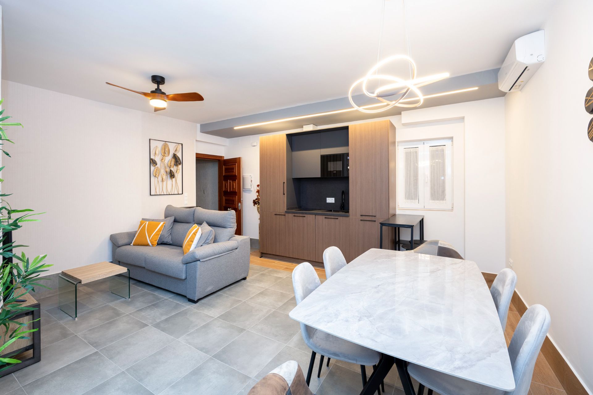 Living room of Flat to rent in  Granada Capital  with Air Conditioner, Heating and Furnished