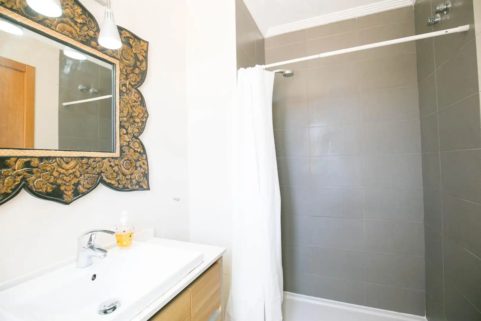 Bany de Apartament en venda en Elche / Elx amb Aire condicionat, Calefacció i Terrassa