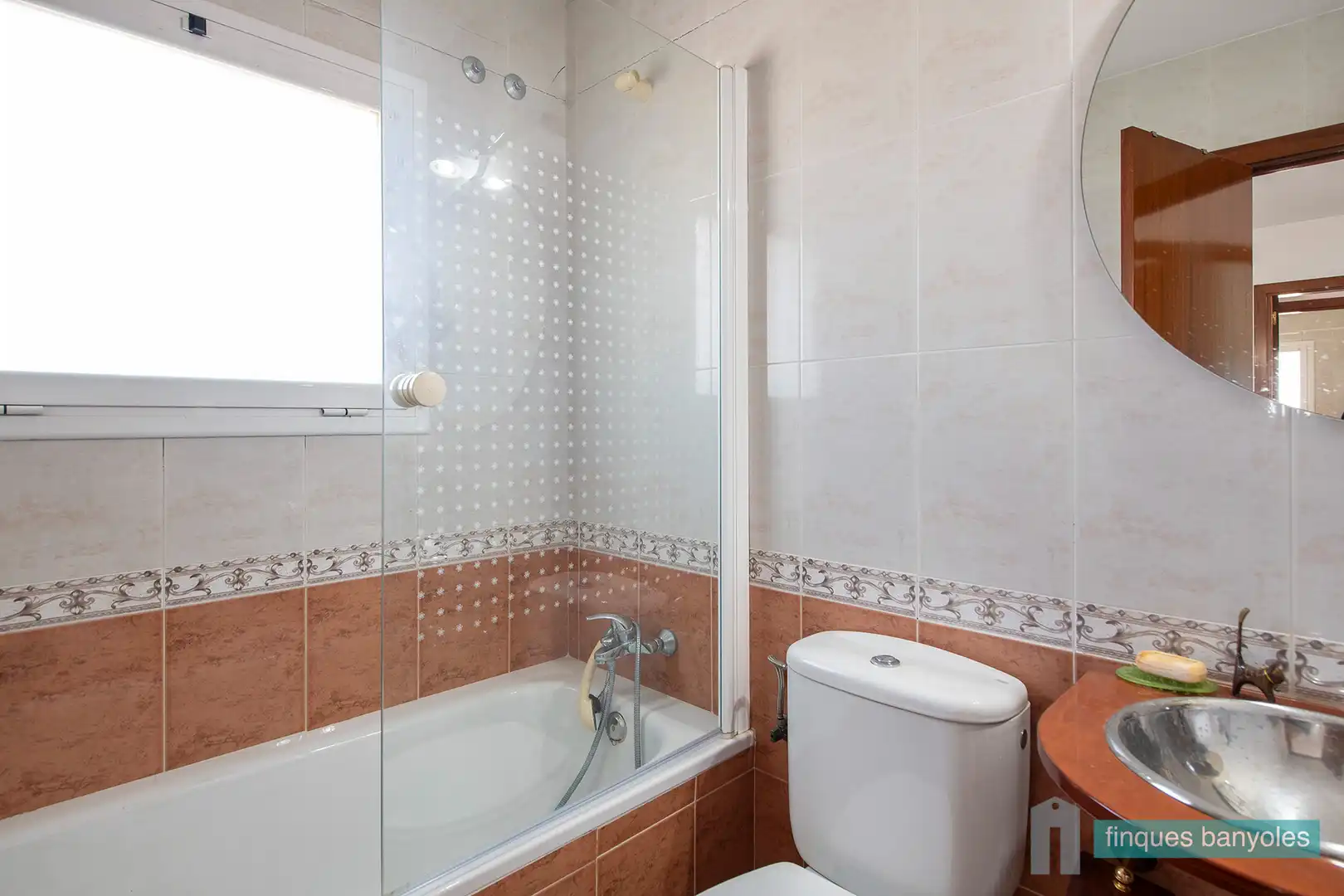 Bathroom of Houses for sale in Fontcoberta  with Air Conditioner, Private garden and Terrace