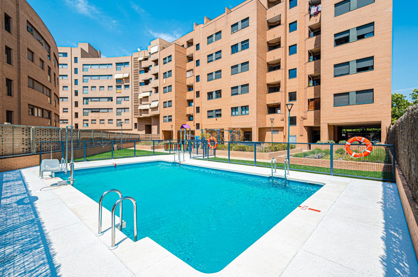 Swimming pool of Flat to rent in  Madrid Capital  with Parquet flooring