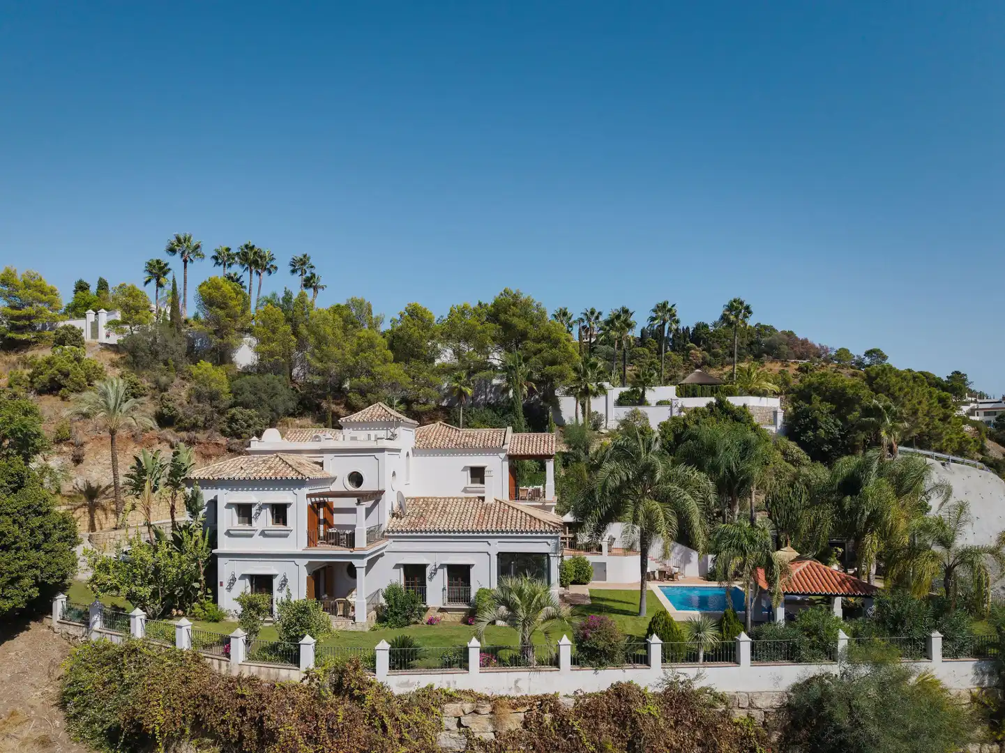 Exterior view of Houses for sale in Benahavís  with Air Conditioner, Private garden and Swimming Pool