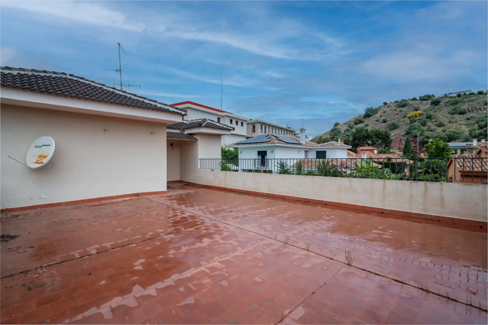Terrassa de Casa o xalet en venda en Málaga amb Jardí privat, Traster i Piscina
