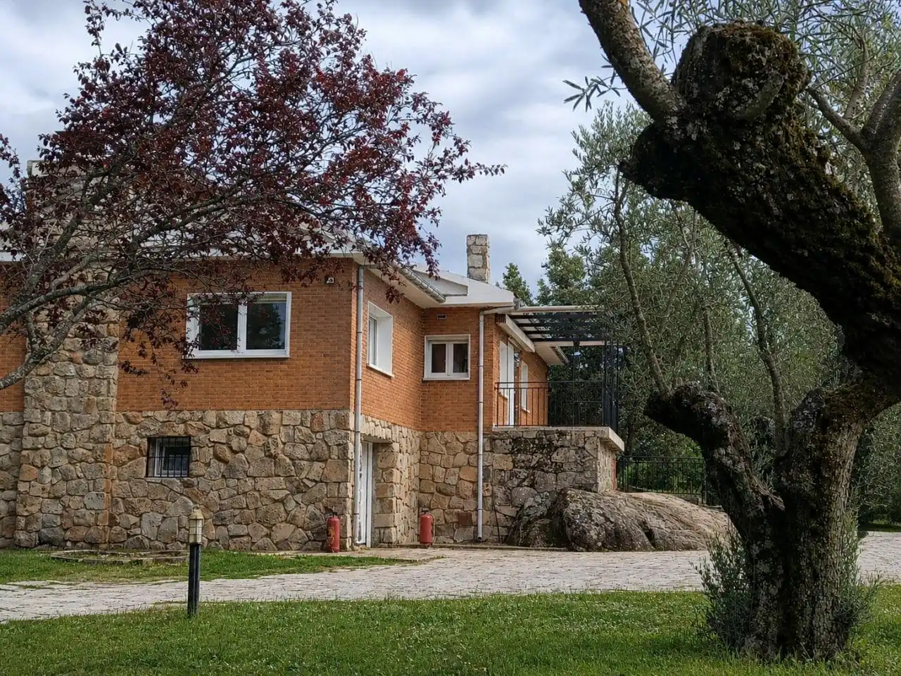 Exterior view of Houses for sale in La Cabrera  with Terrace