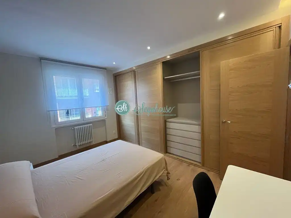 Habitación de Piso de alquiler en Segovia con Calefacción, Terraza y Amueblado