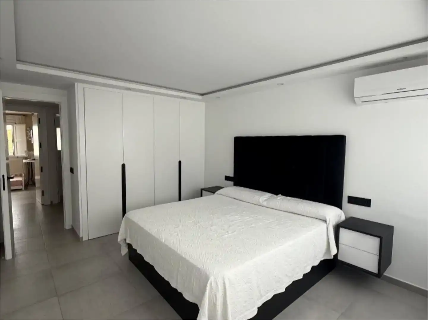 Dormitori de Pis en venda en Marbella amb Aire condicionat, Piscina i Balcó