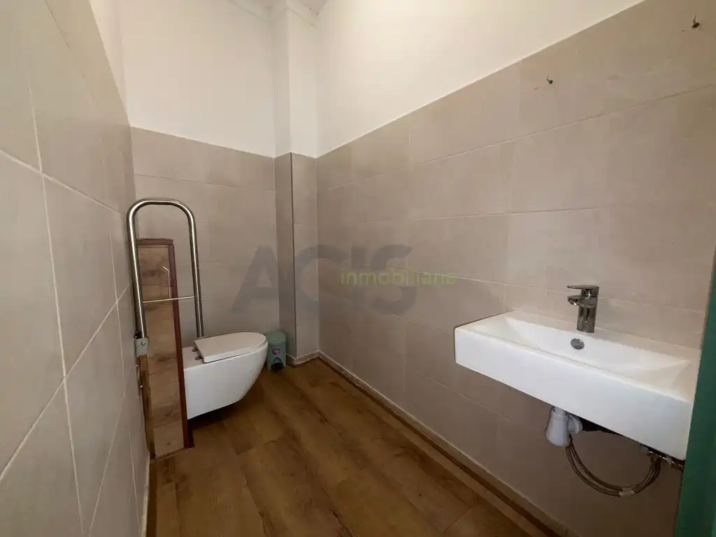 Bathroom of Commercial properties for rent in L'Alcúdia  with Air Conditioner