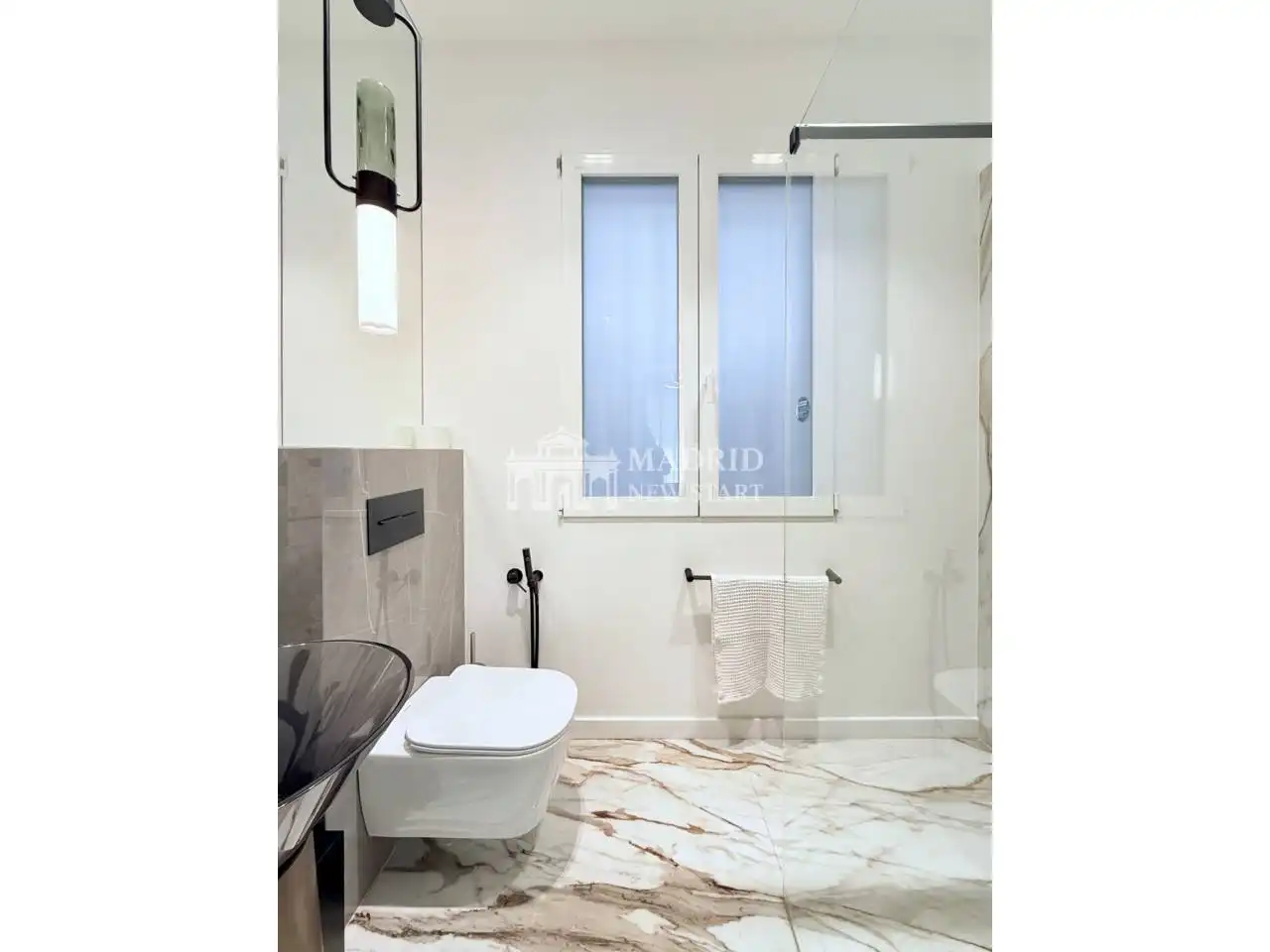 Badezimmer von Wohnung zur Miete in Madrid mit Klimaanlage, Heizung und Terrasse