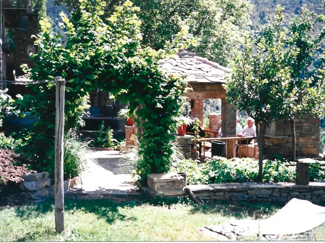 Casa rústica amb jardí en venda a Calle Única 1, imagen 3
