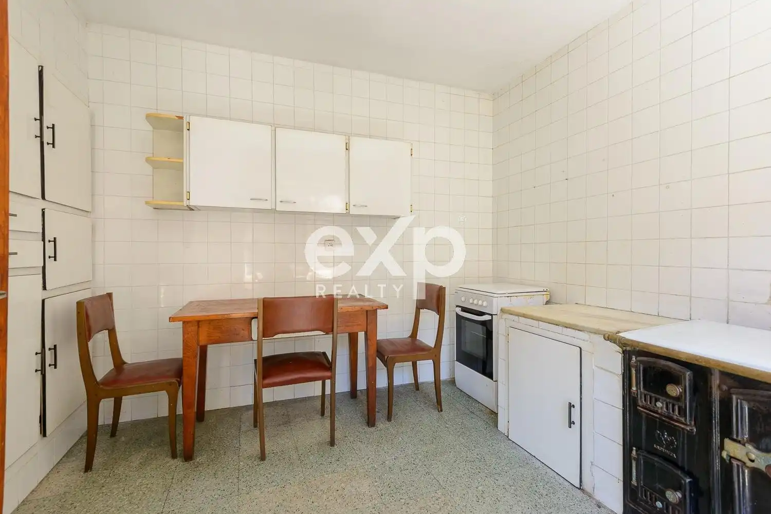 Cuina de Casa o xalet en venda en Lena amb Traster i Moblat