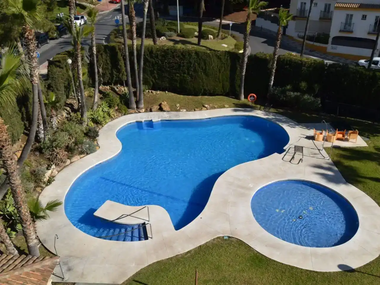 Schwimmbecken von Wohnung zur Miete in Benalmádena mit Klimaanlage und Schwimmbad