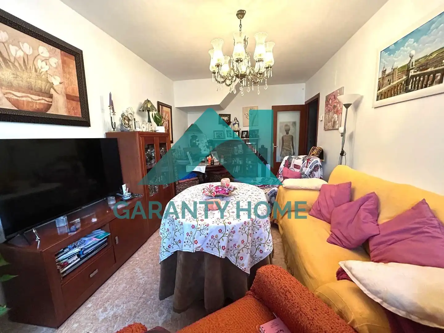 Sala d'estar de Casa adosada en venda en Cáceres amb Calefacció