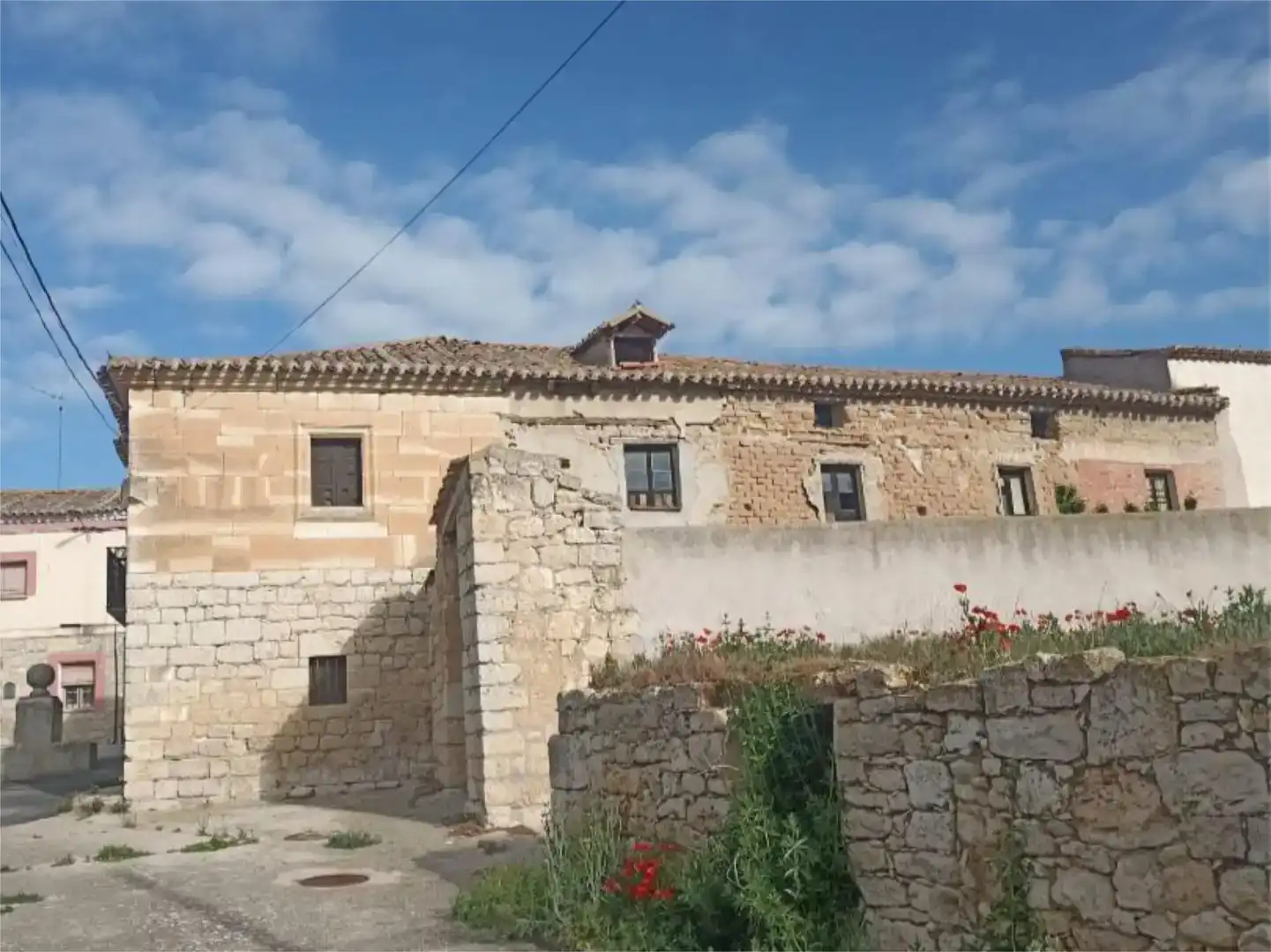Vista exterior de Casa o xalet en venda en Valles de Palenzuela, Burgos