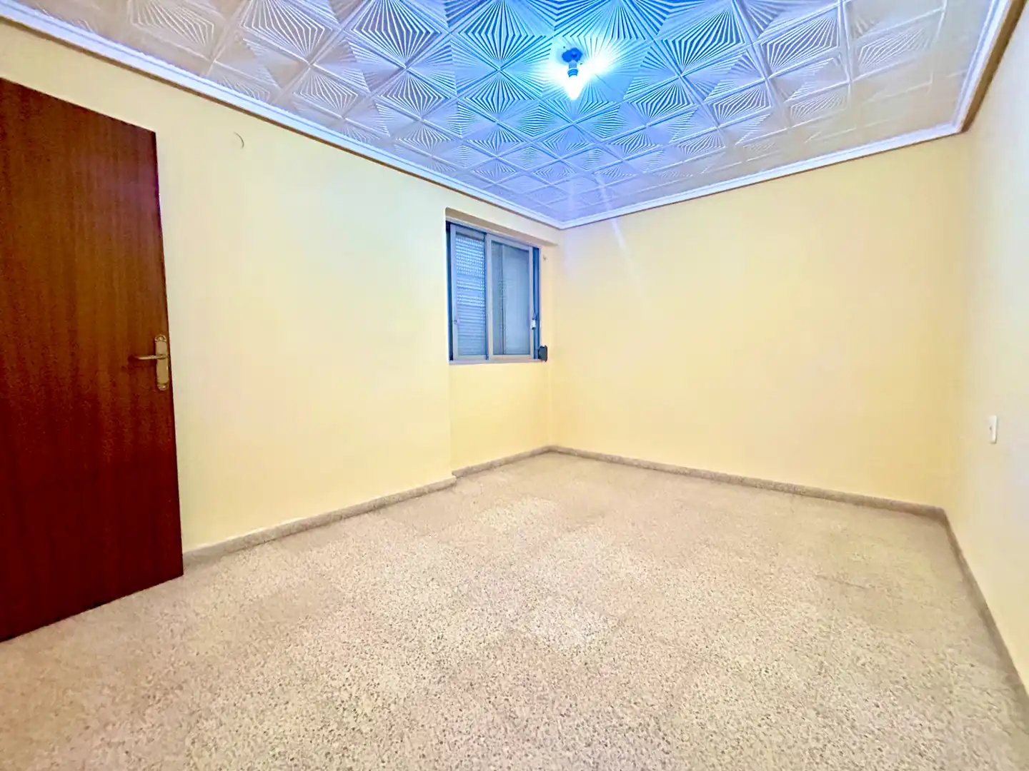 Wohnung zum Verkauf in Paterna mit Balkon