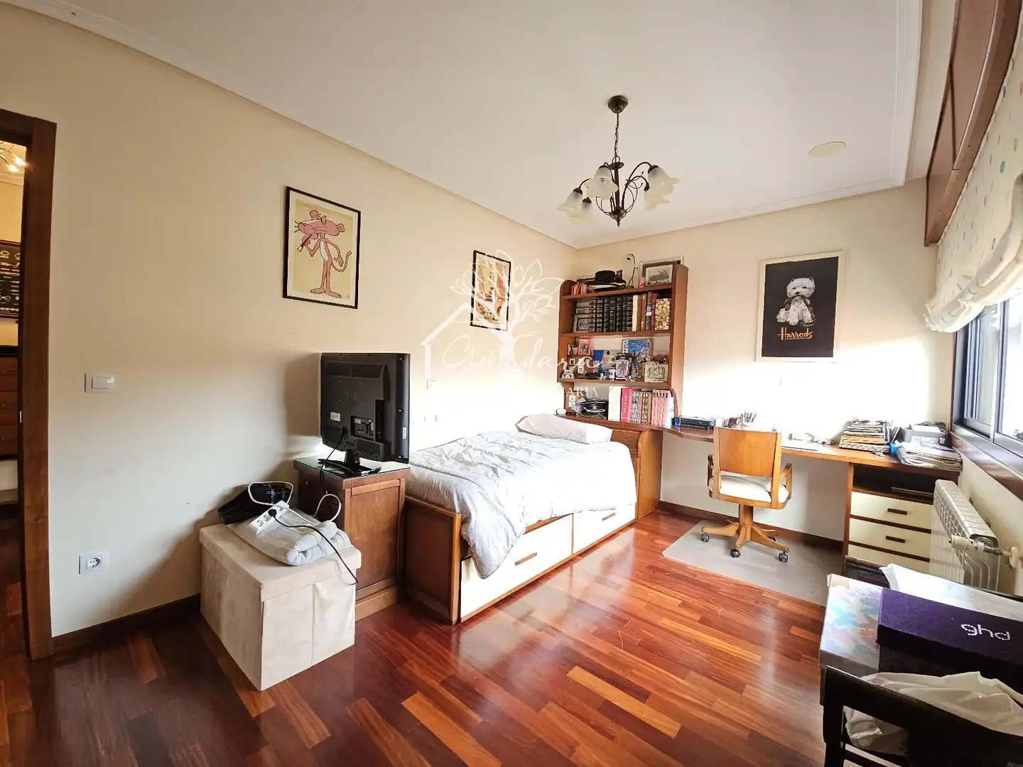Dormitori de Casa o xalet en venda en Ferrol amb Calefacció, Jardí privat i Parquet