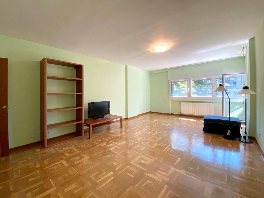 Sala d'estar de Pis en venda en Vitoria - Gasteiz amb Calefacció, Parquet i Terrassa