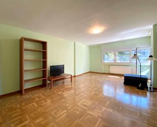Sala d'estar de Pis en venda en Vitoria - Gasteiz amb Calefacció, Parquet i Terrassa