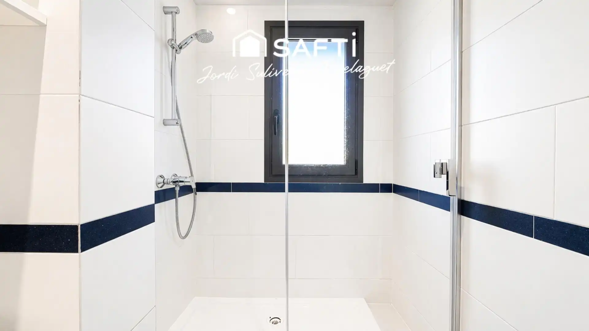 Baño de Casa adosada en venta en L'Escala con Aire acondicionado, Terraza y Balcón