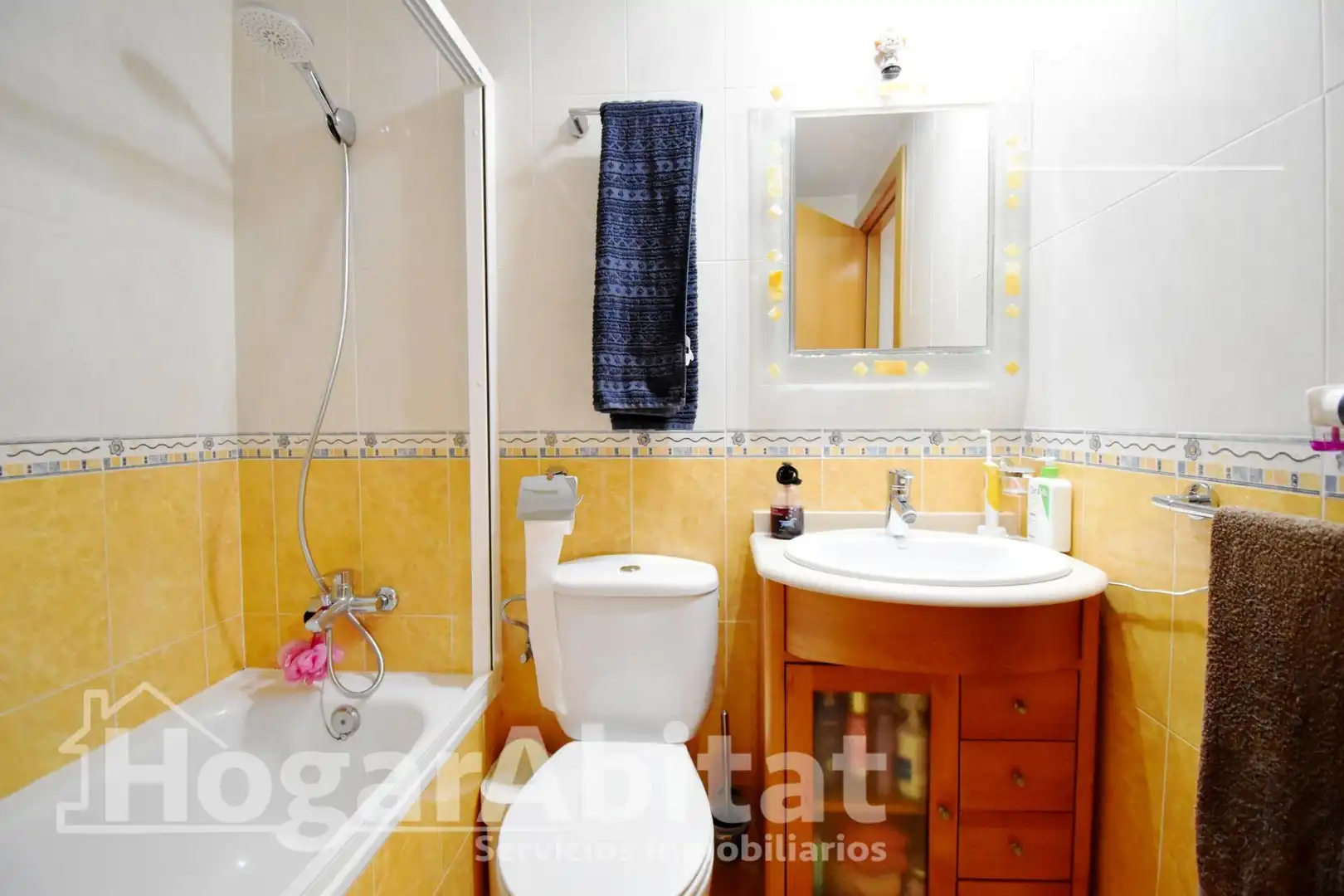 Badezimmer von Einfamilien-Reihenhaus zum Verkauf in Cullera mit Heizung, Terrasse und Abstellraum