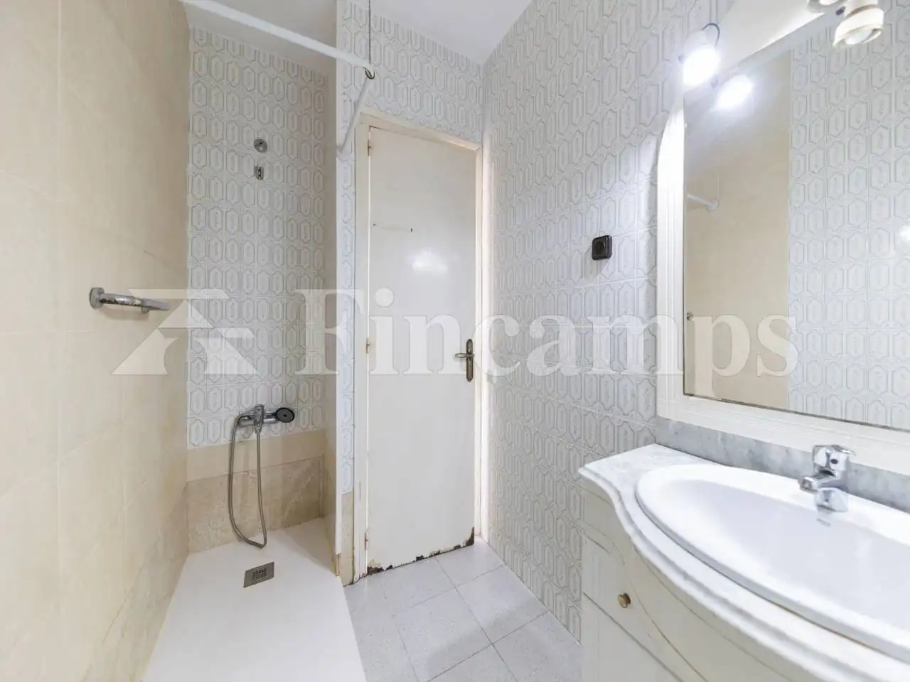 Bathroom of Flat for sale in Sabadell  with Heating and Balcony