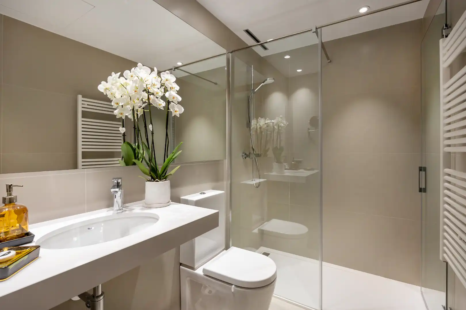 Bany de Apartament de lloguer en Barcelona amb Aire condicionat, Calefacció i Parquet