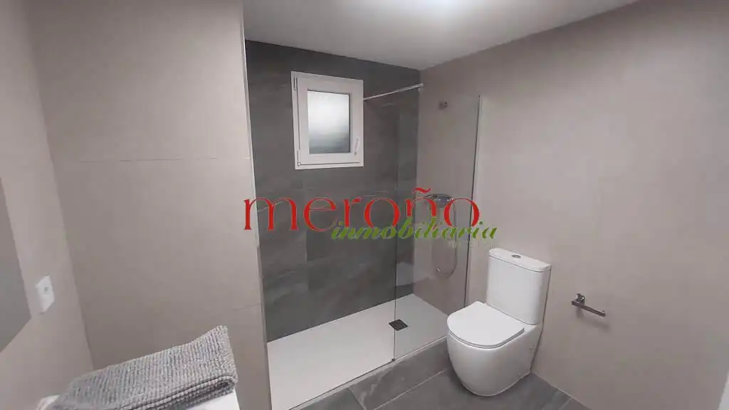 Baño de Piso para compartir en Elche / Elx con Amueblado