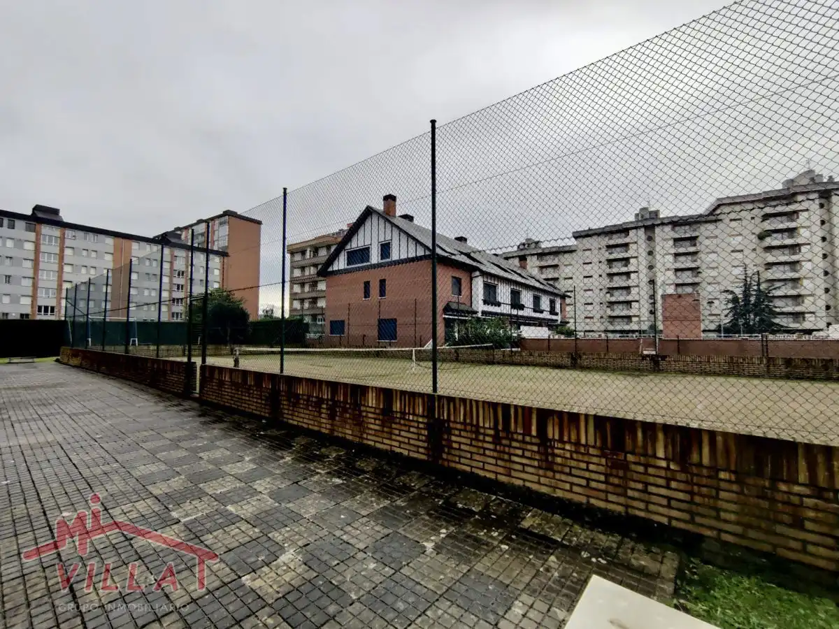 Aparcament de Pis de lloguer en Laredo amb Calefacció, Moblat i Balcó