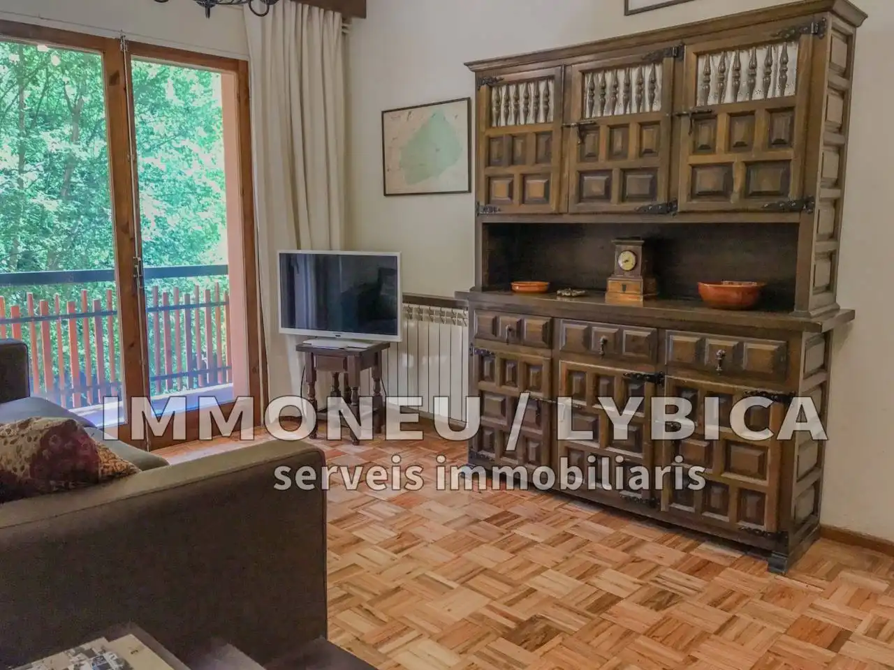 Sala de estar de Apartamento en venta en Alp con Calefacción, Parquet y Terraza