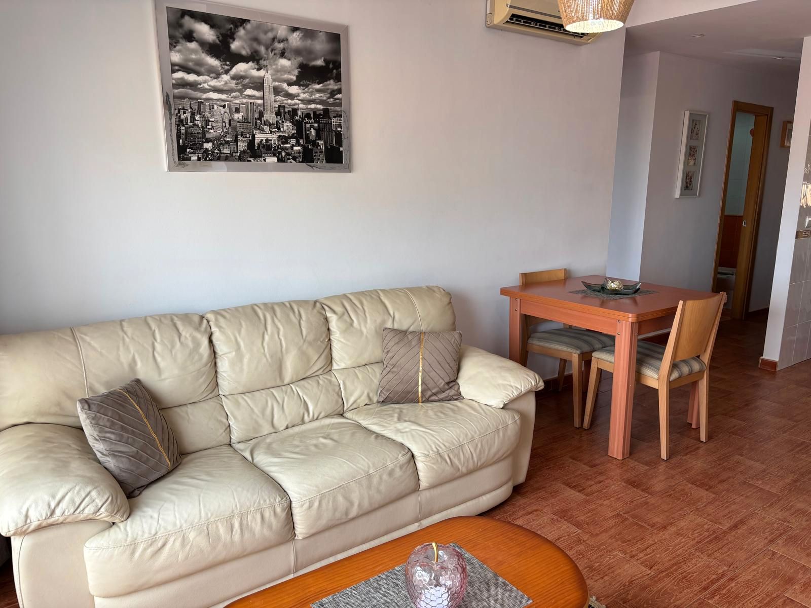 Sala d'estar de Pis en venda en Mijas amb Aire condicionat, Calefacció i Moblat