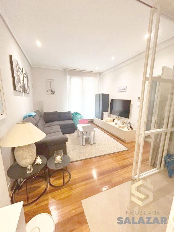 Living room of Flat for sale in Bilbao   with Heating, Storage room and Balcony