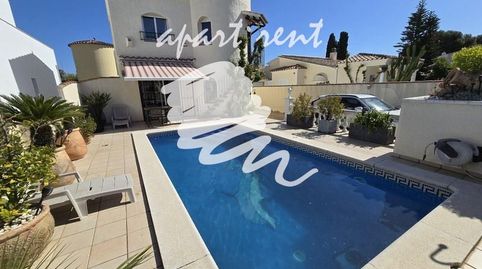 PENÍ Casa con piscina y licencia turística