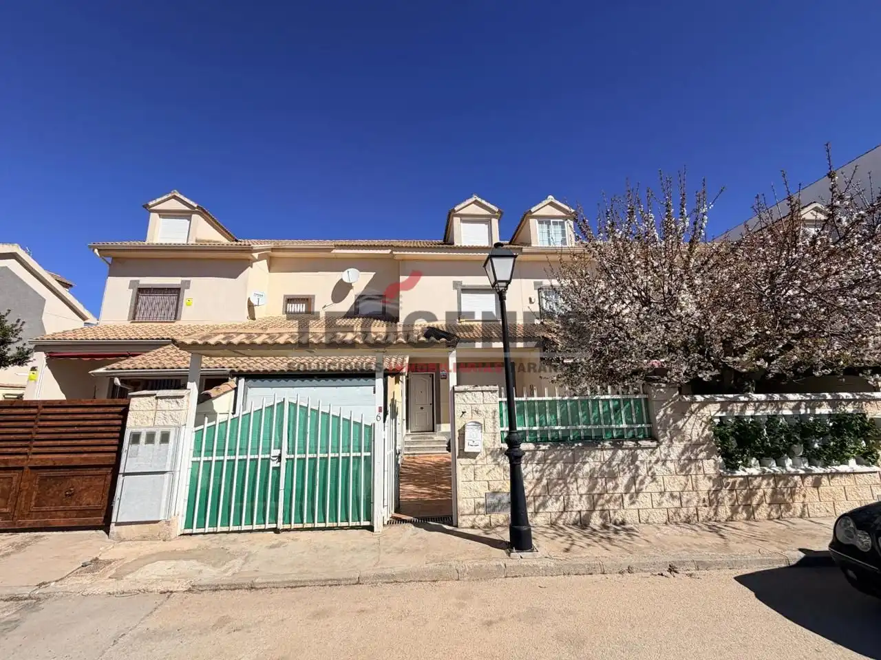 Vista exterior de Casa adosada en venta en Horcajo de Santiago con Calefacción, Amueblado y Alarma
