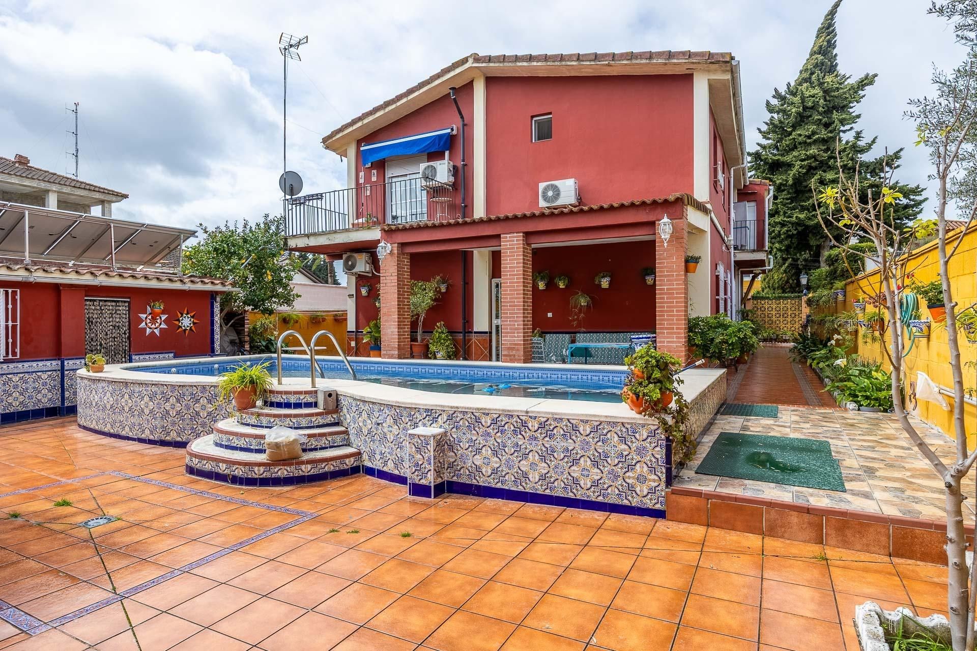 Piscina de Casa o xalet en venda en Tomares amb Aire condicionat, Terrassa i Traster
