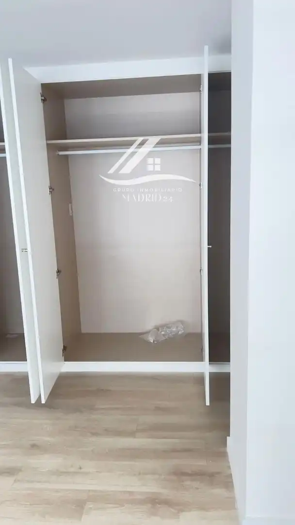 Habitación de Piso en venta en Madrid con Aire acondicionado, Piscina y Piscina comunitaria