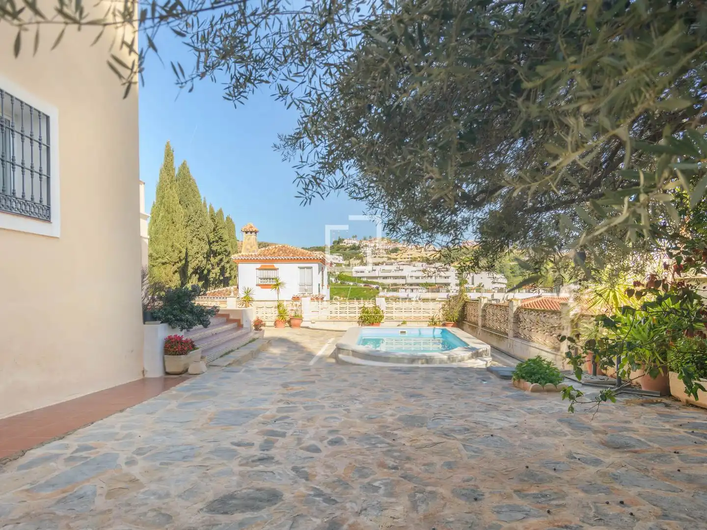 Vista exterior de Casa o xalet en venda en Rincón de la Victoria amb Aire condicionat, Jardí privat i Terrassa