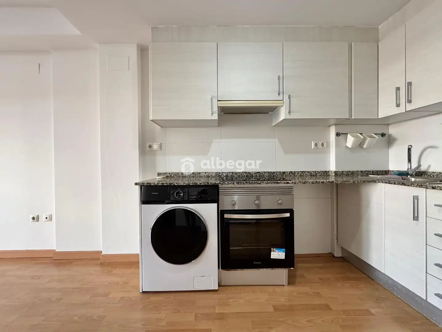 Cocina de Piso de alquiler en Valencia con Terraza, Lavadora y Balcón