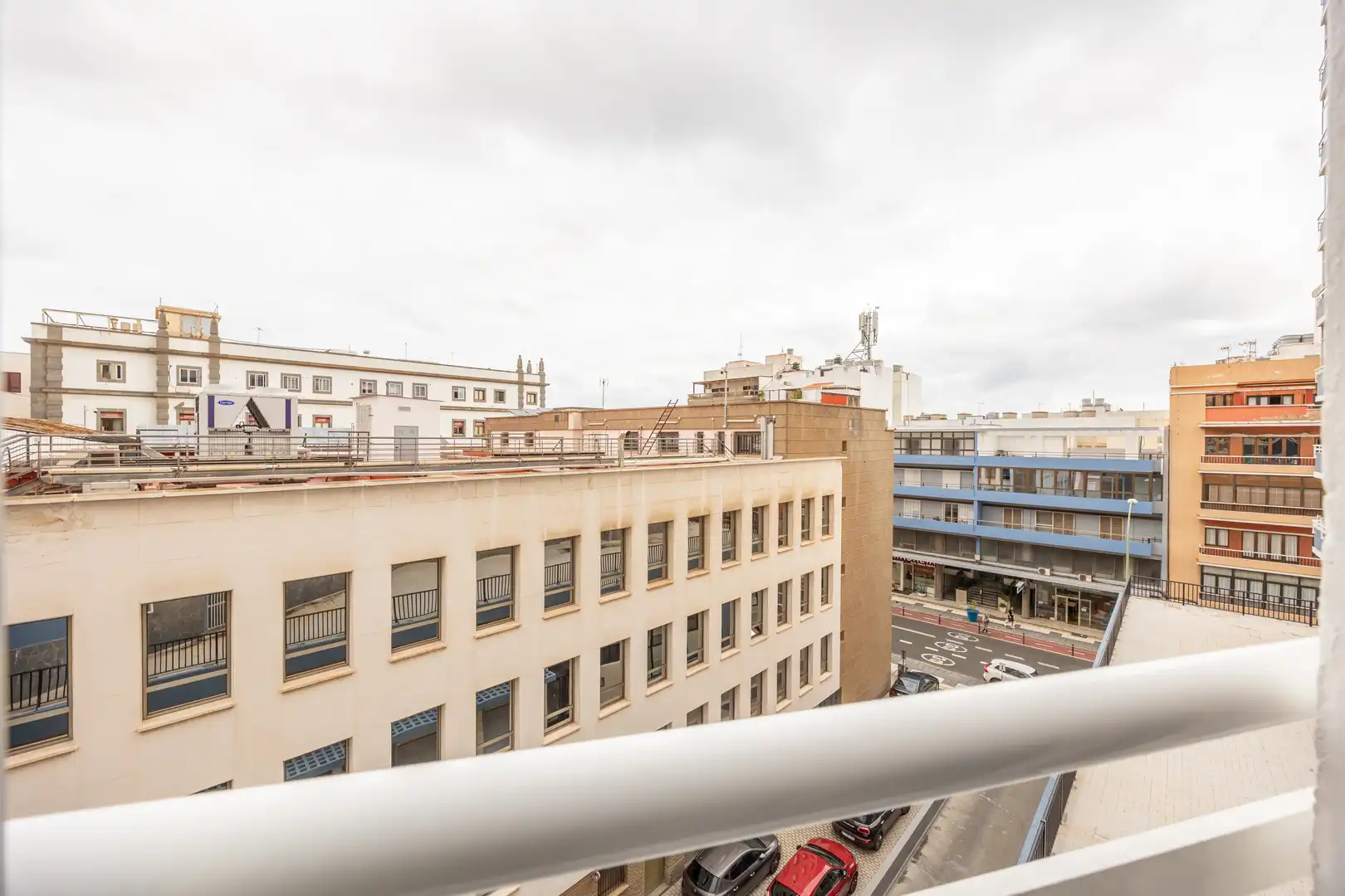 Vista exterior de Pis en venda en Las Palmas de Gran Canaria amb Moblat i Balcó