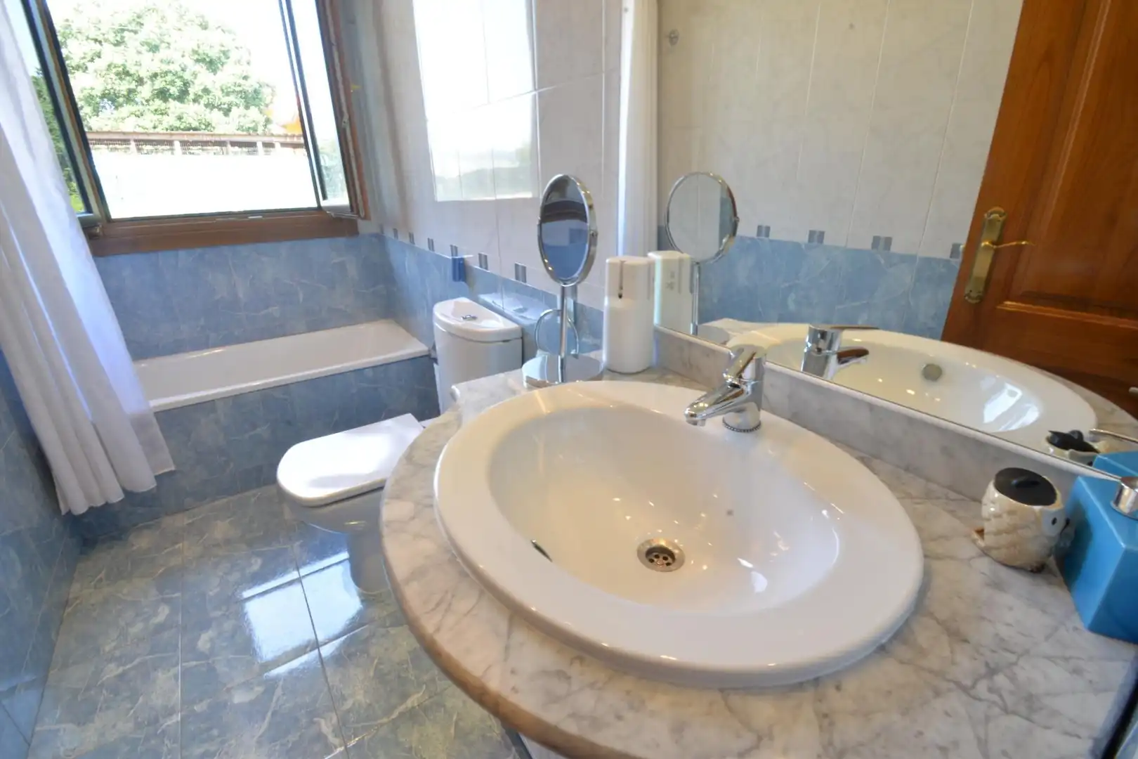 Baño de Casa o chalet en venta en Oviedo  con Calefacción, Jardín privado y Terraza