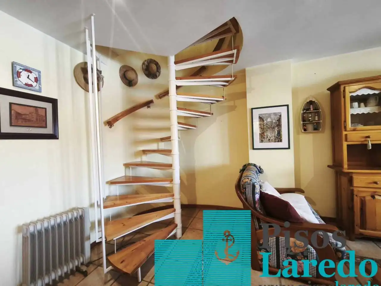 Maisonette zum Verkauf in Laredo mit Heizung, Parkett und Terrasse