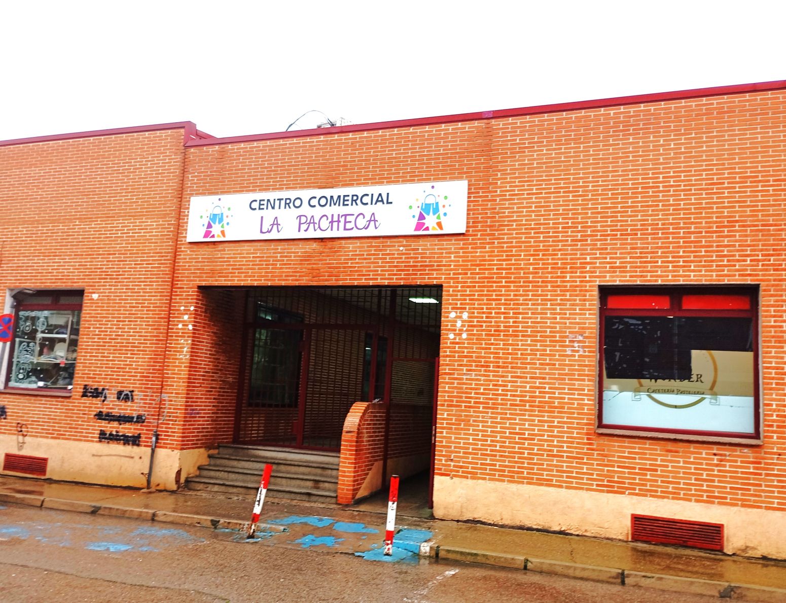 Vista exterior de Local en venda en Chozas de Canales