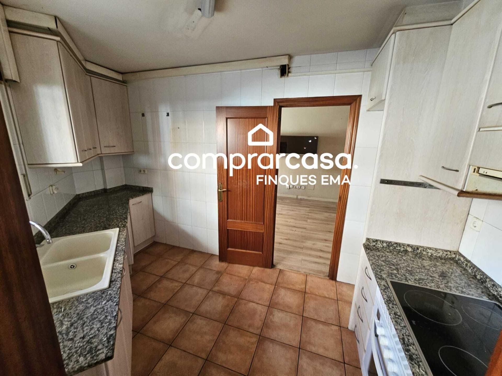Cocina de Piso en venta en Barberà del Vallès