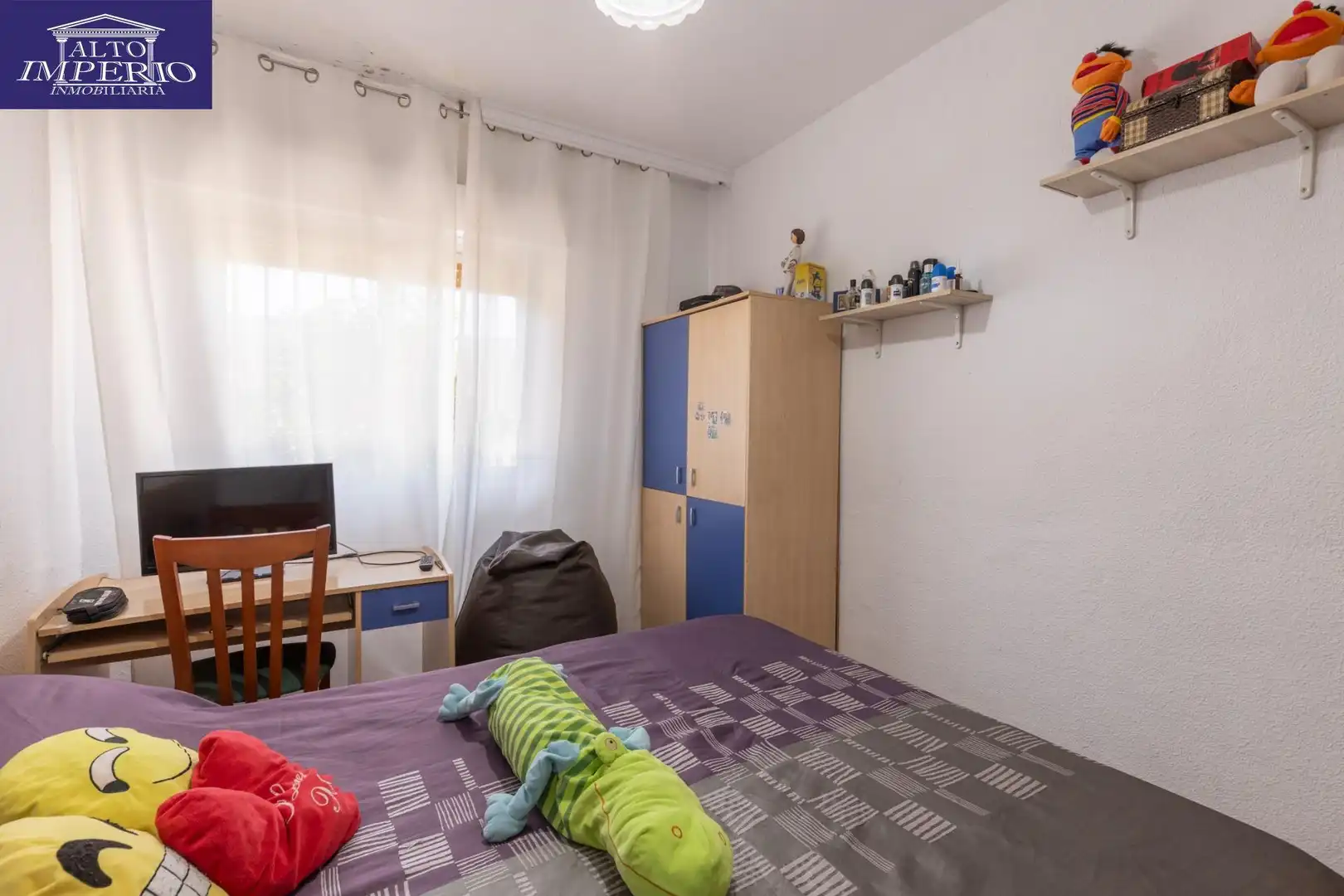 Dormitori de Casa o xalet en venda en La Zubia amb Terrassa